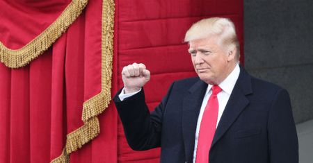 Donald Trump zamierza zachować Jamesa Comeya jako szefa FBI