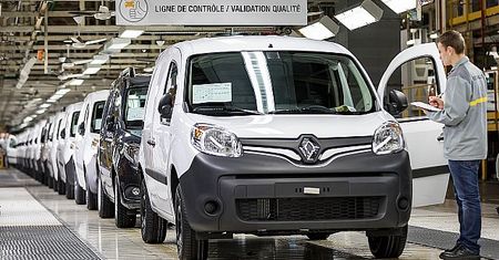 Dwa nowe auta dostawcze Renault z napędem elektrycznym