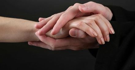 Miłość zakazana bardziej niż inne, czyli „kocham księdza”