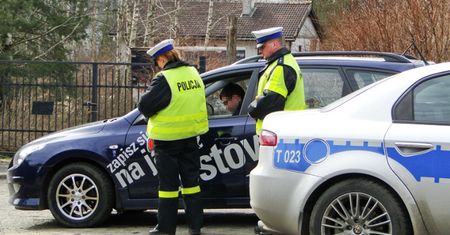 Kiedy policjant zatrzyma dowód rejestracyjny?