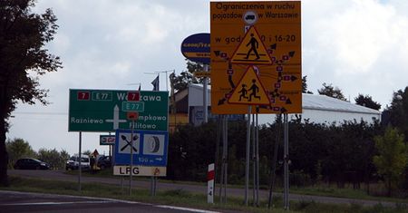 Kiedy nie trzeba stosować się do znaków drogowych?
