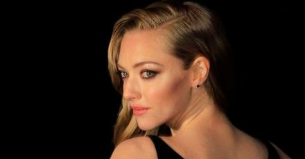 Amanda Seyfried zapija tremę