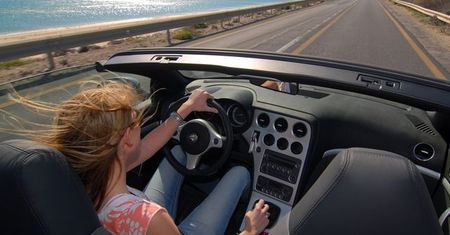 Młodzi kierowcy przyciągają mandaty?