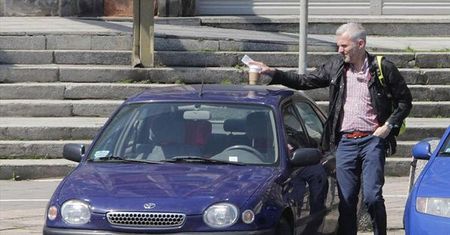 Hubert Urbański: ciśnie go bieda! Zobacz czym jeździ!