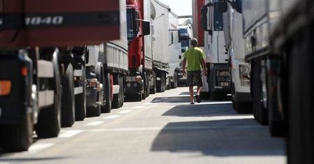 Nowak: szukamy możliwości stosowania konwencji TIR na terenie Rosji