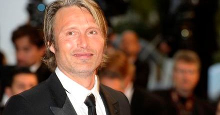 Mads Mikkelsen gra upadłego anioła
