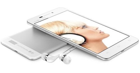 Pierwszy smartfon z wyświetlaczem 2560 x 1440 pikseli
