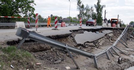 UE naprawi zniszczone przez powódź sandomierskie drogi