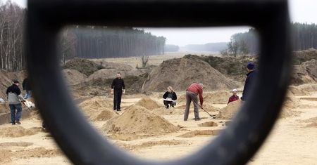Prace archeologiczne na trasie ekspresowej "siódemki"