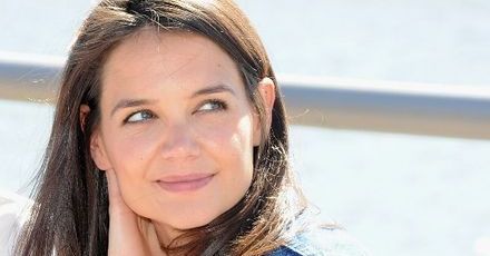 Katie Holmes w łóżku Greya?