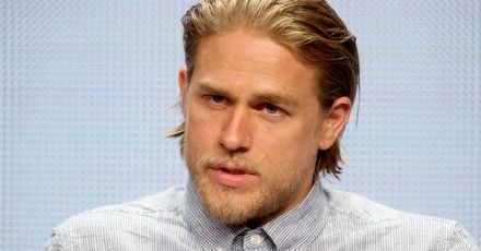 Charlie Hunnam będzie Królem Arturem