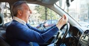 Starsi kierowcy i piesi: doświadczenie kontra obniżenie sprawności