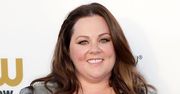 Melissa McCarthy pokazuje Billowi Murrayowi obrazki