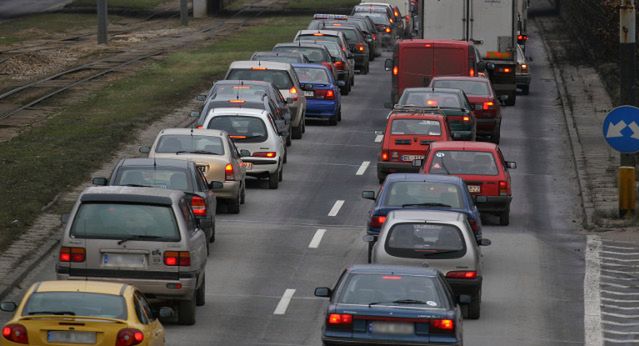 Stojąc w korkach tracisz nawet kilkanaście dni w roku