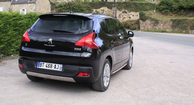 Peugeot 3008 HYbrid4: wyważone rozwiązanie