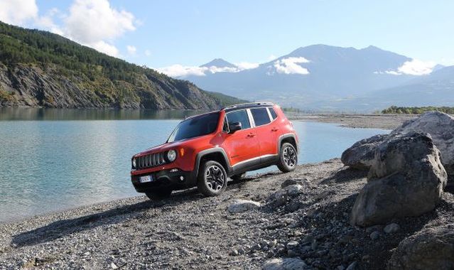 Jeep Renegade z tytułem „Najlepszego kompaktowego SUV-a 2015 r.”