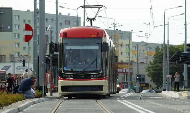 Twoje auto blokuje przejazd tramwajom? Dostaniesz mandat do 1000 zł i zapłacisz za holowanie