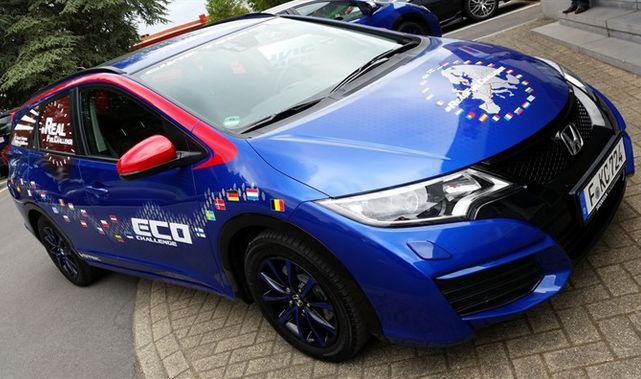 Bijąca Rekord Guinessa Honda Civic Tourer odwiedziła Polskę