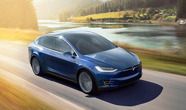 Tesla Model X sama zawiozła chorego do szpitala