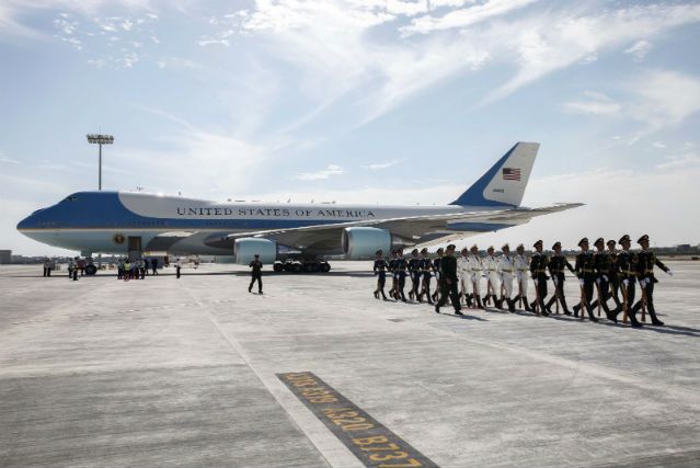 Barack Obama bez czerwonego dywanu w Chinach. Niezręczne powitanie na szczycie G20 - pomyłka czy celowe lekceważenie?