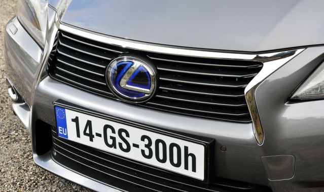 Lexus sprzedał milionową hybrydę