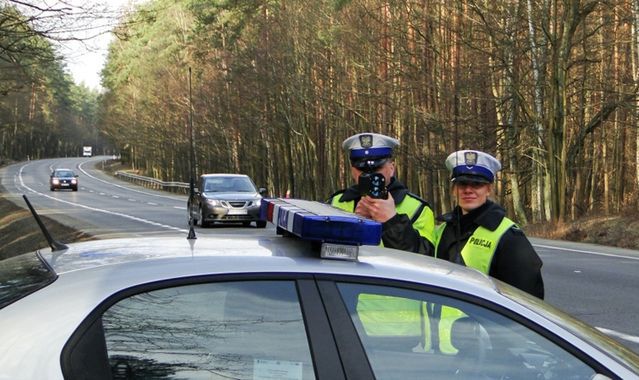 Policja apeluje o rozwagę podczas świątecznych podróży