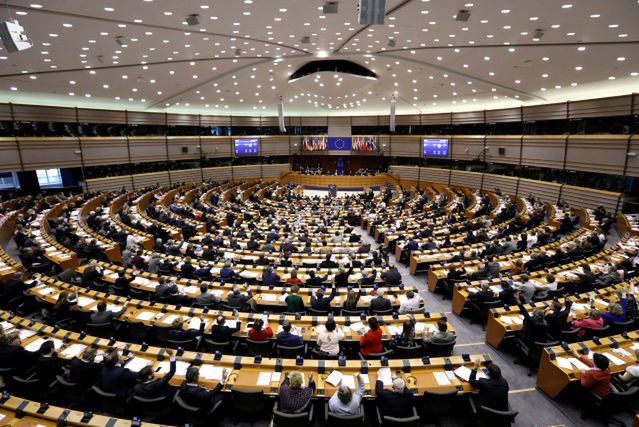 La Repubblica: eurosceptycy oszukiwali Parlament Europejski