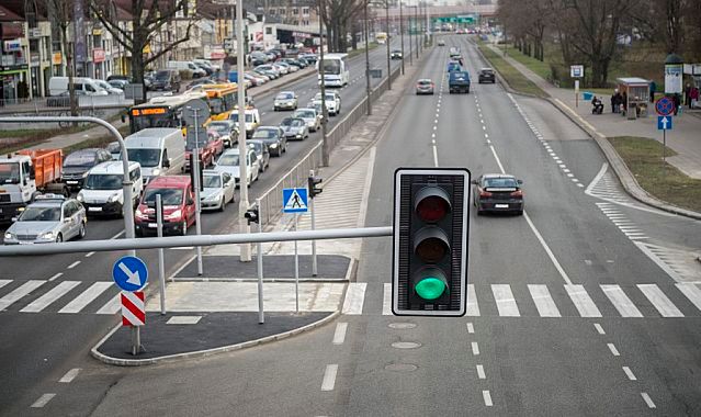 Inteligentne Systemy Transportowe: sposób na rosnącą liczbę aut