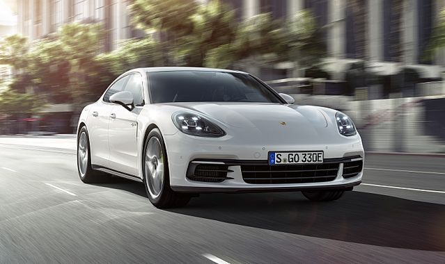 Nowości Porsche: hybrydowa Panamera i wyścigowa 911
