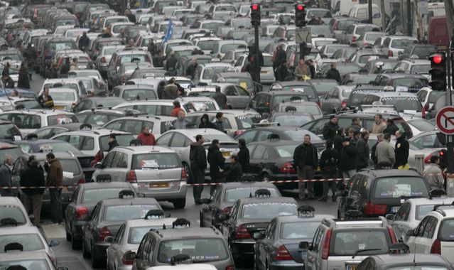 Francuscy taksówkarze zablokowali największe miasta kraju
