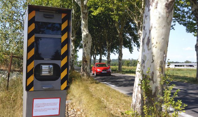 Mandaty z zagranicy trafiają do polskich kierowców