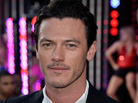 Luke Evans zamieszka w wieżowcu