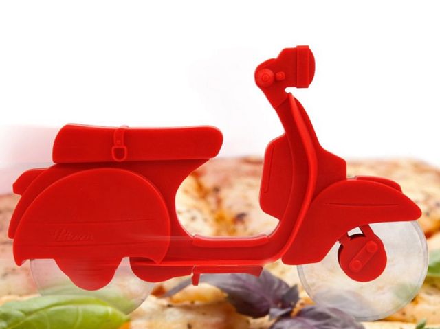 Motorino - nóż do pizzy w kształcie skutera