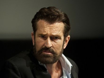 Rupert Everett przeciwny rodzicom-gejom