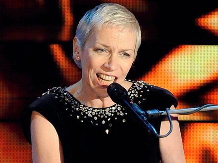 Renegatka Annie Lennox odznaczona przez królową