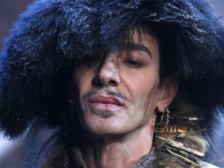 John Galliano zatrzymany za antysemickie inwektywy