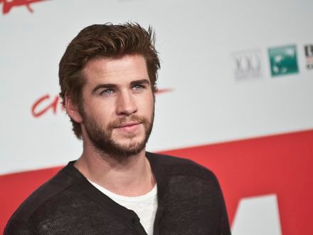 Liam Hemsworth walczy z kosmitami