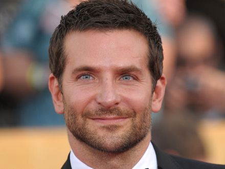 Bradley Cooper mierzy do celu