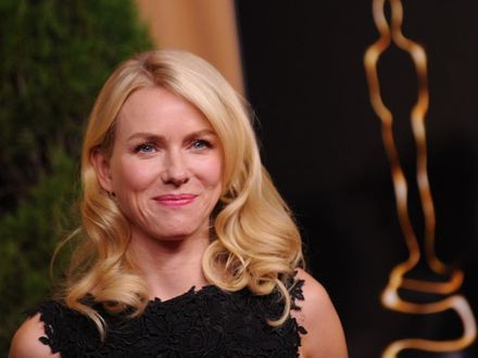 Naomi Watts jeszcze porusza twarzą