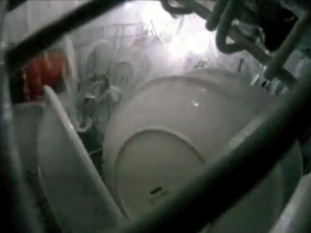 Jak działa zmywarka - zobacz nagrania z wnętrza komory myjącej