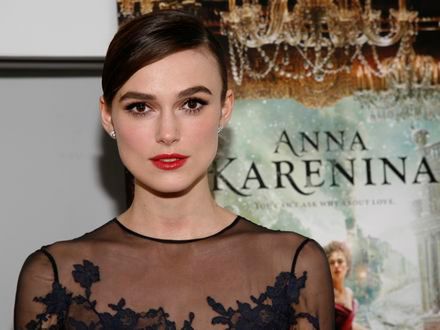 Keira Knightley pokazuje biust