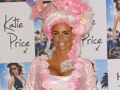 Królowa solarium powraca! Nowa odsłona Katie Price