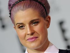 Co się dzieje z twarzą Kelly Osbourne?