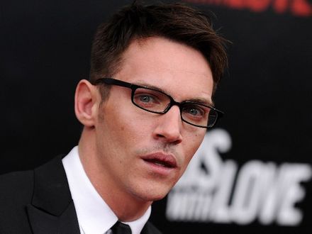 Jonathan Rhys Meyers zły na pierwszy rzut oka