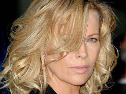 Kim Basinger przeciwko eksperymentom na psach