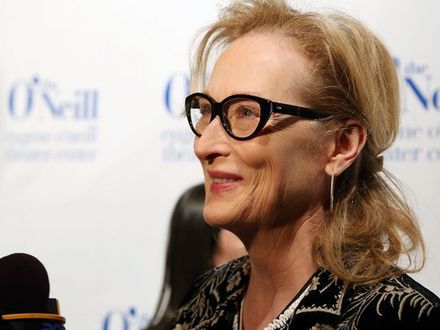 Meryl Streep gra na gitarze