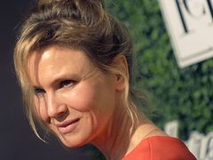 Renee Zellweger w seksownej czerwieni