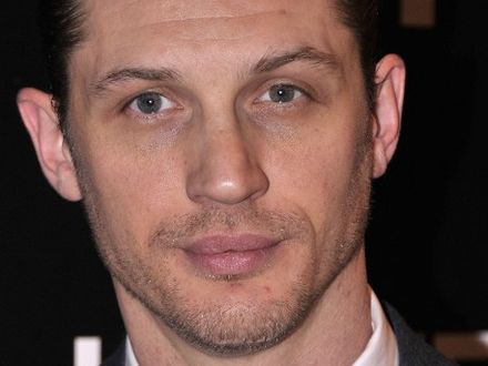 Tom Hardy nosił ciuchy Eltona Johna