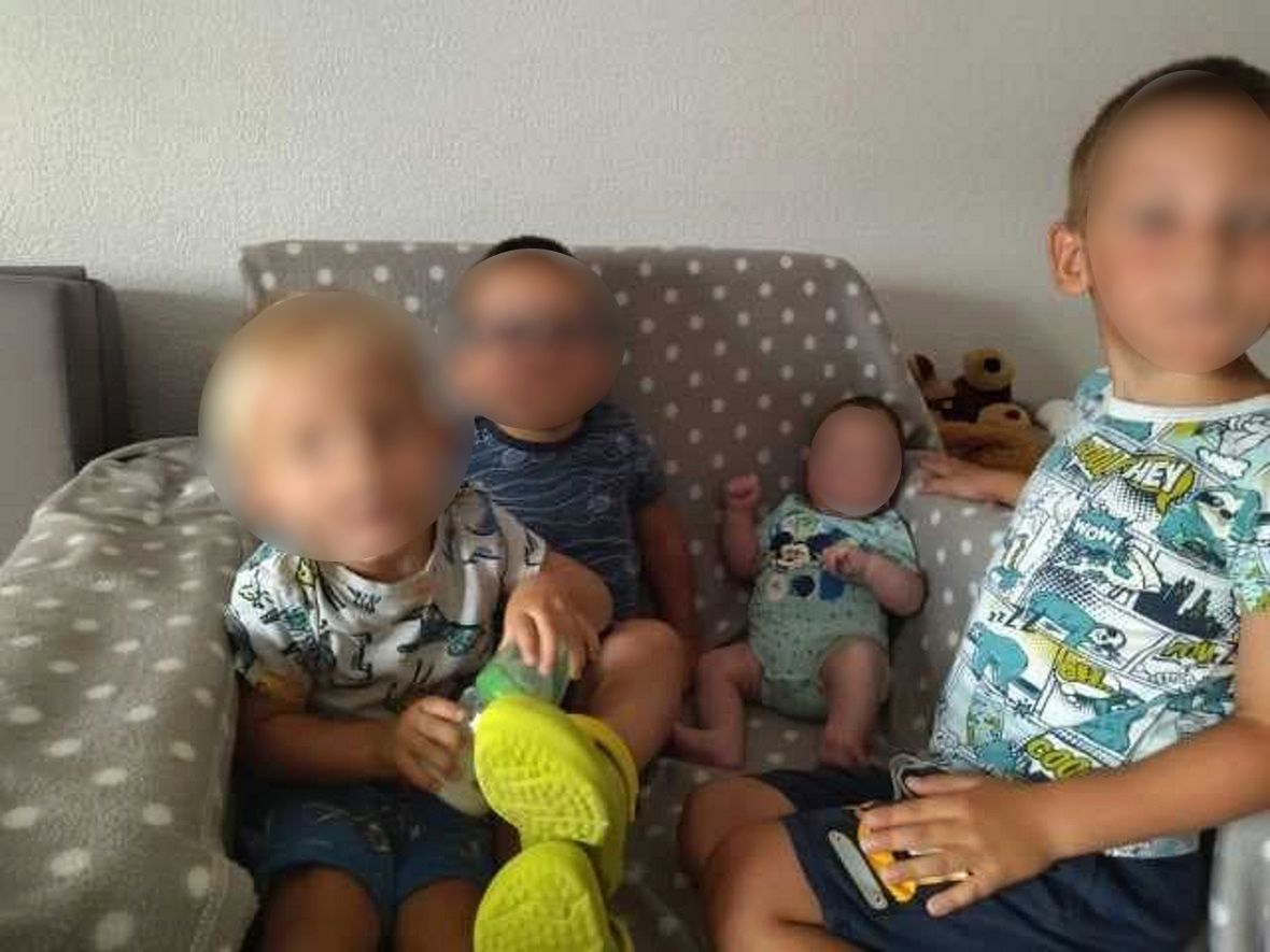 Karolina Przeniosło wraz z piątką dzieci mieszka we wsi Kwaśniów Dolny