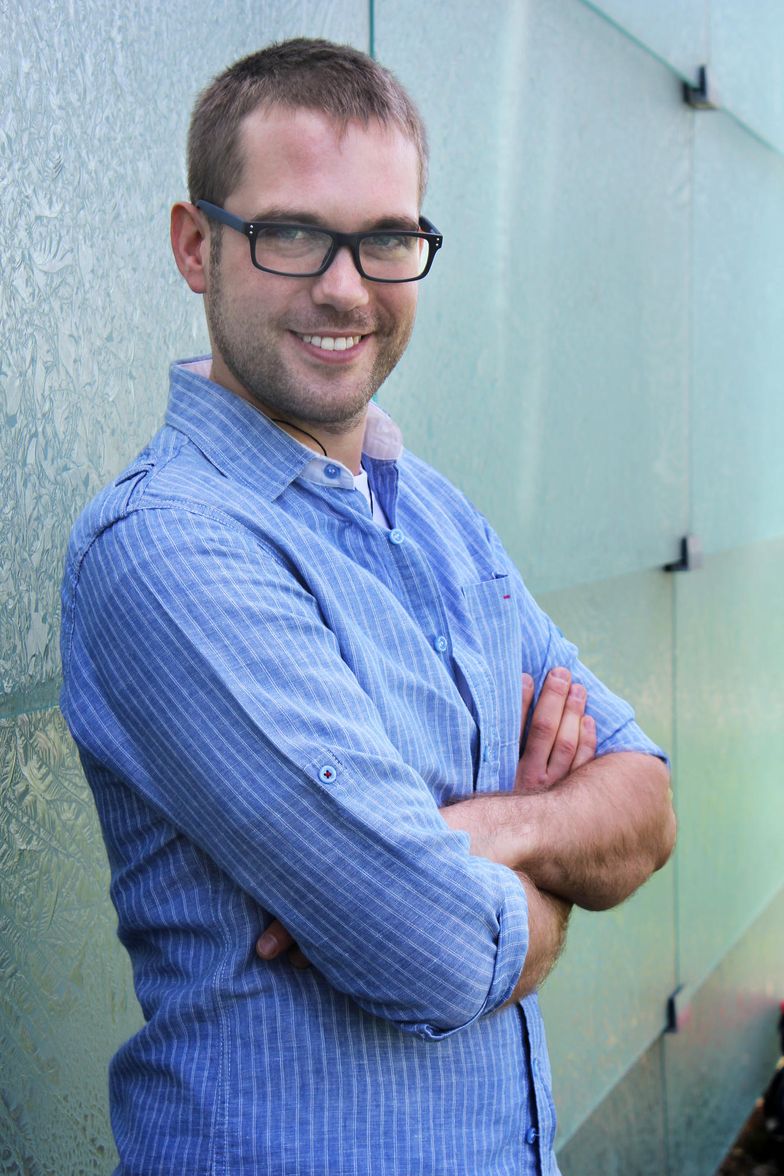 29-latek przeprowadza się na tydzień do obcych domów, żeby wychowywać niegrzeczne dzieci